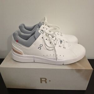 On Women's THE ROGER Advantage Shoes